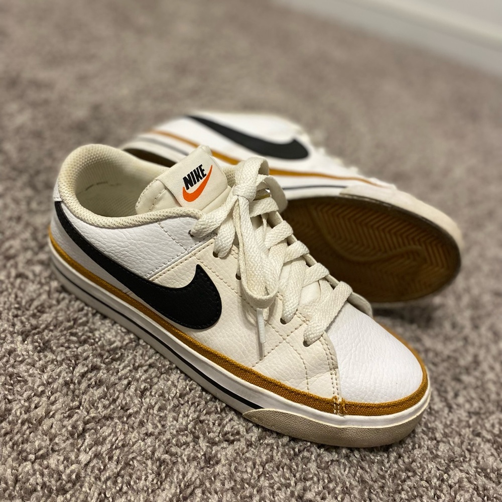 Nike women’s court legacy next nature in size 6.5